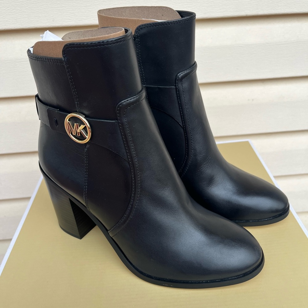 Michael Kors, Carmen heeled black booties, inside zipper, back flap, logo, 8.5